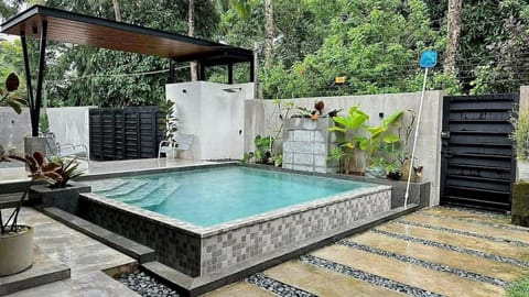 Patio, Day, Natural landscape, Garden, Hot Tub, Garden view, Pool view, Swimming pool, Swimming pool, sunbed