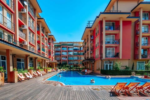 Property building, Day, Evening entertainment, Pool view, sunbed