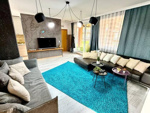 TV and multimedia, Seating area, Evening entertainment