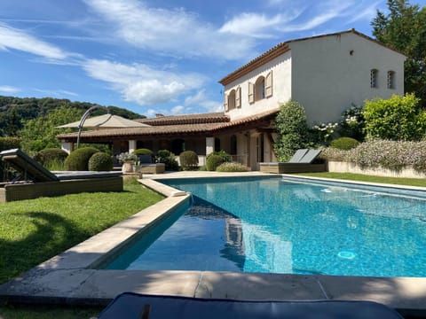 Property building, Day, Swimming pool
