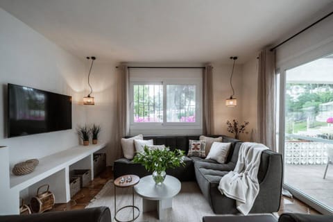 TV and multimedia, View (from property/room), Living room, Seating area