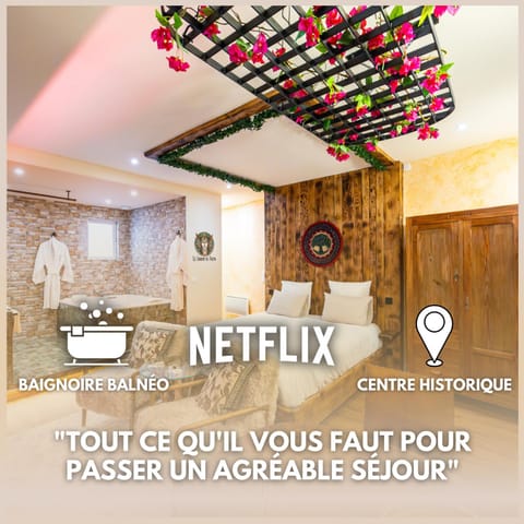 Shower, Bed, Property logo or sign, Bathroom, TV and multimedia, Coffee/tea facilities, Living room, Photo of the whole room, Seating area, Dining area, Location, Bath, towels, wardrobe