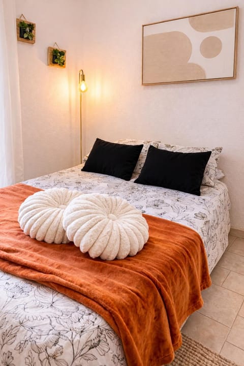 Bed, Photo of the whole room