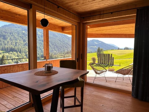 Natural landscape, Balcony/Terrace, Dining area