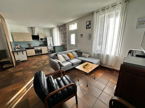 Kitchen or kitchenette, Living room