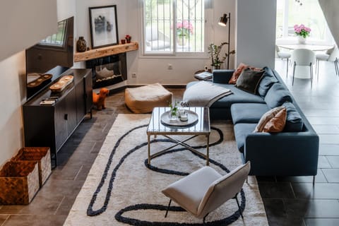 TV and multimedia, Living room, Seating area