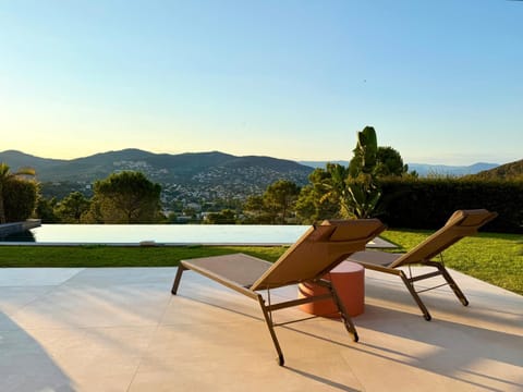 Natural landscape, Mountain view, Swimming pool, Sunset, sunbed