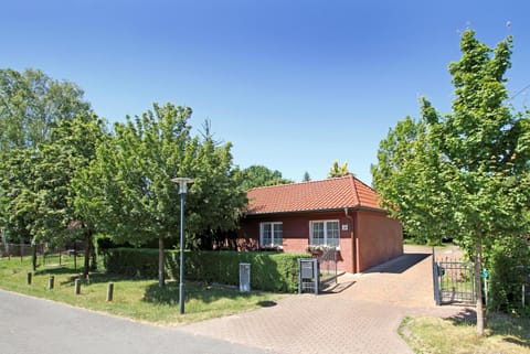Property building, Facade/entrance, Garden