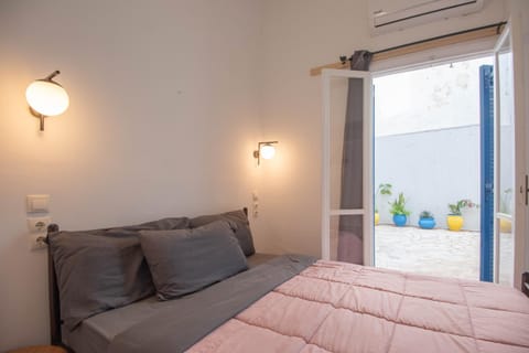 Bed, Photo of the whole room, Bedroom, air conditioner