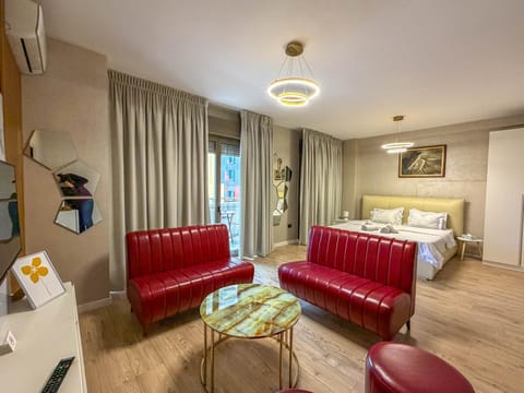 Bed, TV and multimedia, Photo of the whole room, Seating area