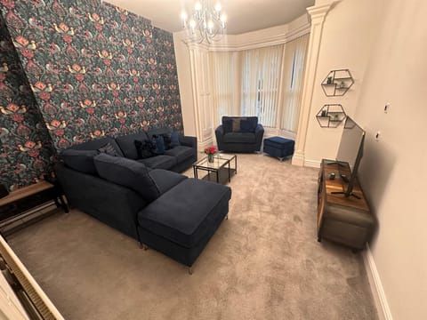 TV and multimedia, Living room, Photo of the whole room, Decorative detail, Seating area