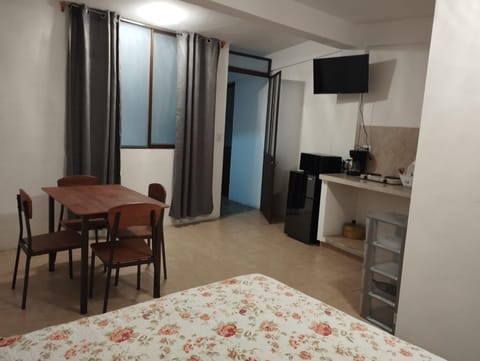 Bed, TV and multimedia, Kitchen or kitchenette, Dining area