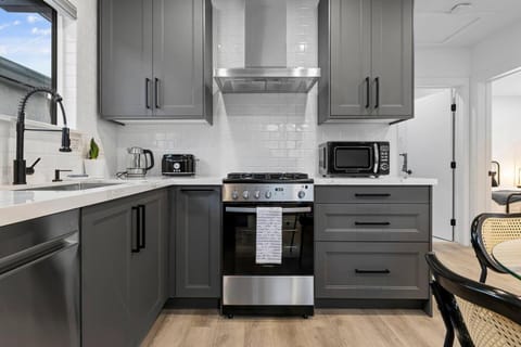 Kitchen or kitchenette, dishwasher