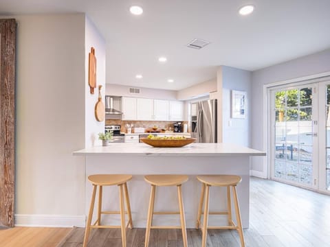 Sunny Largo Oasis Heated Pool Sleeps 16 House in Indian Rocks Beach