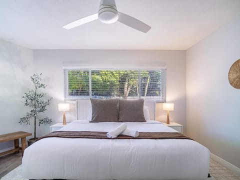 Sunny Largo Oasis Heated Pool Sleeps 16 House in Indian Rocks Beach