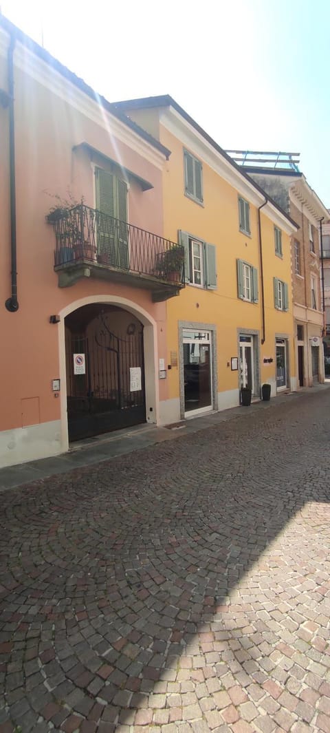 Property building, Neighbourhood, Street view