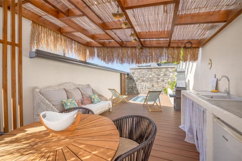 Dining area, Swimming pool