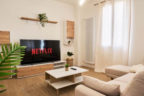 TV and multimedia, Living room, Entertainment, internet