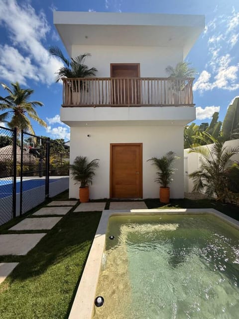 Property building, Patio, Natural landscape, Hot Tub, Garden view, Pool view, Swimming pool