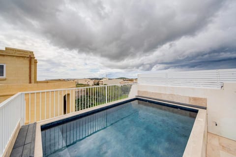 Villa Ilwien with a Private Rooftop Lounge Area and Pool House in Malta