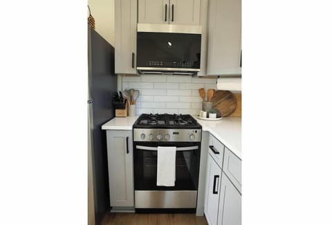 The Music Box - 13 acre Farm Tiny House Farm Stay in Tennessee