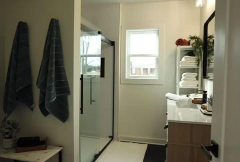 The Music Box - 13 acre Farm Tiny House Farm Stay in Tennessee