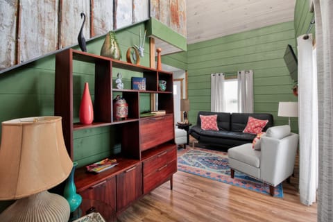 Modern Arts District Loft with Boat Parking cottage House in Somerset