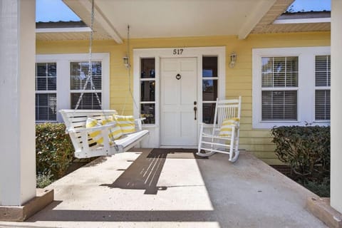 Authentic Ocean Springs Cottage Walk Downtown House in Ocean Springs