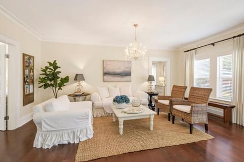 Authentic Ocean Springs Cottage Walk Downtown House in Ocean Springs