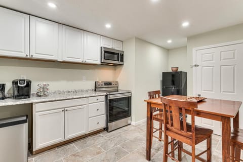 Near Bruces Field, Downtown and Hospital! Cozy Unit Apartment in Aiken