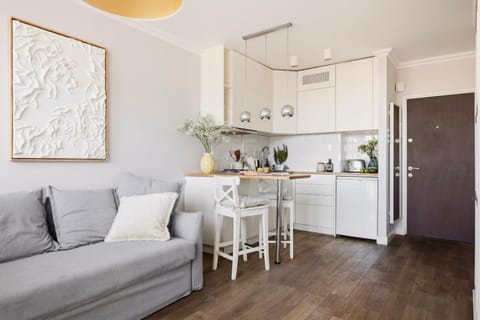 Kitchen or kitchenette, Living room, Seating area, Dining area, minibar, oven, pet friendly, stove