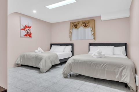 Private 2BR Suite Near Ambassador Bridge House in Windsor