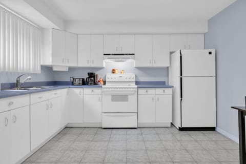 Private 2BR Suite Near Ambassador Bridge House in Windsor