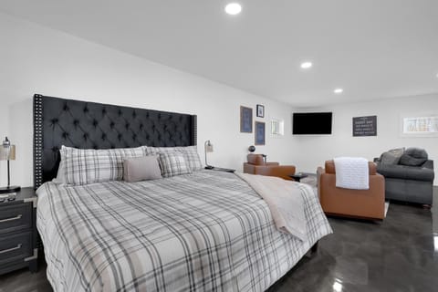 Lounges at Lynchburg House in Lynchburg