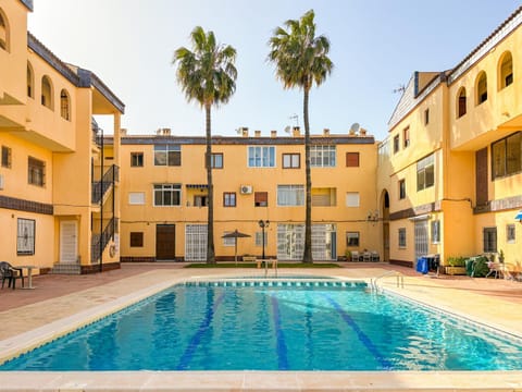 Property building, Day, Pool view, Swimming pool