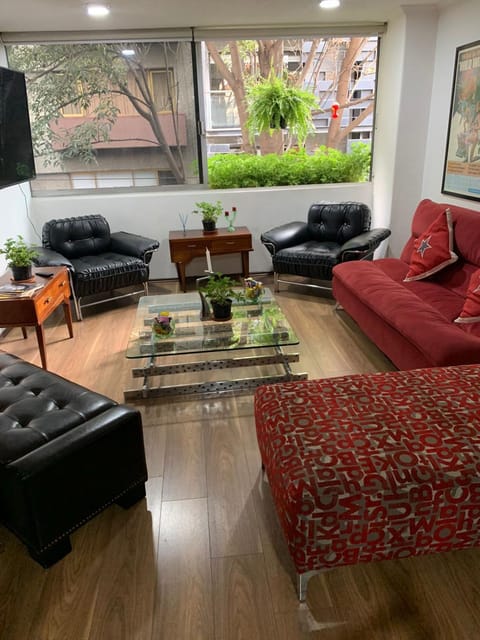 Hermosa Habitación y Baño Privado Servicio de Comidas y Spa a 10 Cuadras de Reforma a la Altura del Angel Bed and Breakfast in Mexico City