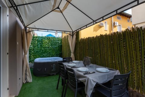 Patio, Day, Garden, Dining area, Garden view