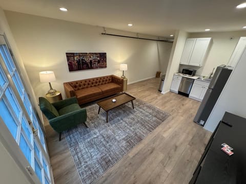 TV and multimedia, Kitchen or kitchenette, Living room, Seating area