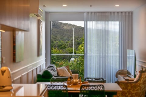 Restaurant/places to eat, Living room, Mountain view