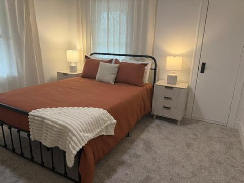 Prime Location! Spacious Family-Friendly Home House in Miamisburg