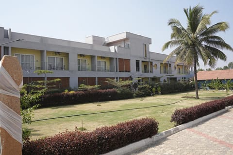 Property building, Day, Garden, Garden view