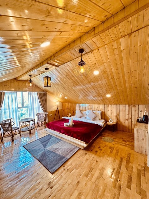 Bed, Photo of the whole room, towels