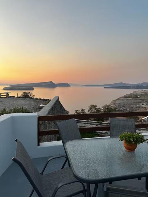 Cerulean Apartment in Santorini