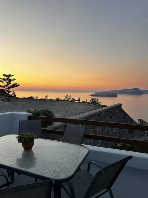 Cerulean Apartment in Santorini