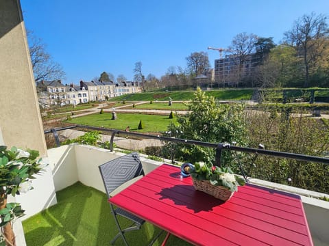 Balcony/Terrace, Garden view