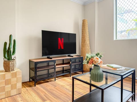 Communal lounge/ TV room, TV and multimedia, Living room, Seating area, Evening entertainment