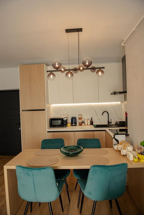 Dining area, kitchen