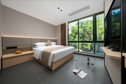 Bed, Photo of the whole room, Bedroom