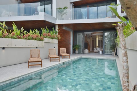 Property building, Swimming pool, sunbed