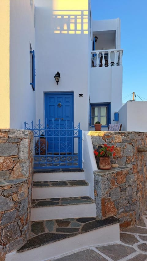 Property building, Day